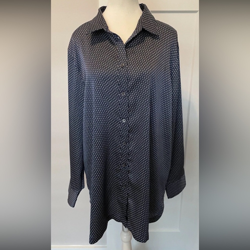 Button-Front Long Sleeve Women's Shirt - Navy Geometric Print